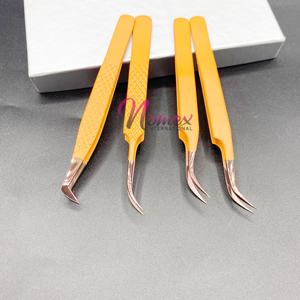 Pinzas para Volumen de Pestañas, Pinzas Curvas Semi-Rígidas, Pinzas con Punta Dorada Rosa, Pinzas con Recubrimiento en Polvo Naranja, Acero Sostenible, Etiqueta Personalizada - Product Image 1