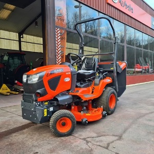 Tondeuse autoportée Kubota G231 à moteur diesel, équipée d'une largeur de coupe de soixante pouces, idéale pour l'entretien des terrains de villas. - Product Image 5