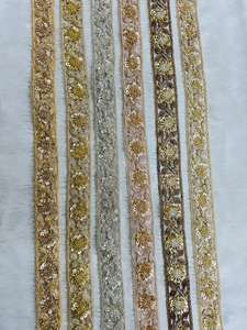 Tissu en dentelle florale brodée de sequins haut de gamme avec motifs élégants pour les mariages et les vêtements de créateurs - Product Image 2