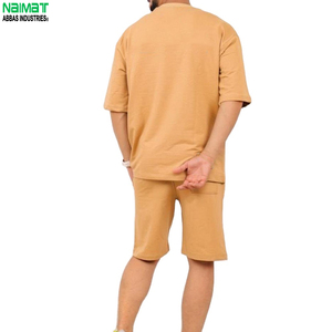 ชุดเซ็ตคู่สีพรีเมียมสำหรับผู้ชาย - เสื้อยืดคอกลมแขนสั้นสามสีทันสมัยพร้อมกางเกงเข้าชุดสวมใส่สบาย - Product Image 4