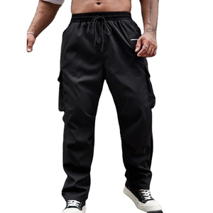 Pantalon de jogging cargo en molleton de coton pour homme, coupe ample, multi-poches, streetwear, avec logo personnalisé - Product Image 1