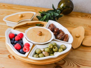 ชุดจานหมุนเสิร์ฟขนมแบบ Lazy Susan พร้อมช่องเซรามิกและฐานไม้ สำหรับโต๊ะอาหารเพื่อความสะดวกในการรับประทานอาหารและงานเลี้ยงสังสรรค์ - Product Image 4
