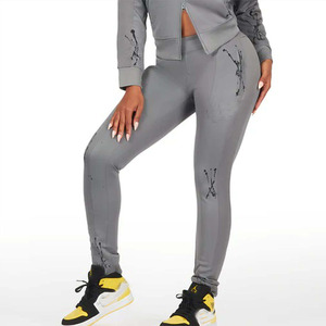 Conjunto Deportivo Gris para Mujer, Talla Grande, Manga Larga, Cuello en V, Cierre Frontal, Pantalones Casuales con Bolsillos Laterales y Cintura Elástica - Product Image 4