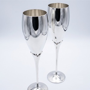 Juego de Copas de Champán de Lujo Plateadas en Plata Alemana, Hechas a Mano con Grabado Floral, Copas de Vino Metálicas para Bodas y Banquetes a Bajo Precio - Product Image 2