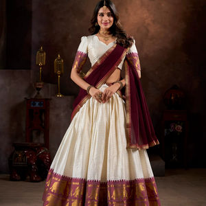 Lehenga Choli de Diseños Tradicionales Indios de Alta Calidad para Mujer con Tejido Zari y Bordado de Encaje a Bajo Precio - Product Image 1