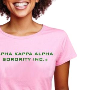 Camiseta Rosa de Manga Corta para Mujer con Estampado Gráfico de Letras Verdes, Cuello Redondo Informal, Algodón, Moda de Verano, Suave y Cómoda para Uso Diario - Product Image 5
