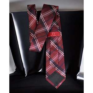 Ensemble cravate et mouchoir de poche en microsoie de luxe en marron et bordeaux à carreaux bleu marine et blanc cravate à tartan en soie - Product Image 3