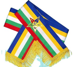 Écharpe maçonnique réfléchissante tissée sur mesure avec rayures arc-en-ciel, franges dorées, emblème étoile, style classique, badge en tissu avec épingle de sécurité - Product Image 1