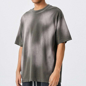 เสื้อยืดคอตตอนย้อมสีพื้นทรงโอเวอร์ไซส์ แขนสั้น คอกลม สีพื้น ระบายอากาศได้ดี ทรงพอดีตัว สำหรับผู้ชาย - Product Image 2