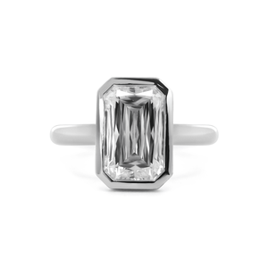 Bague de luxe en or blanc massif 14 carats avec diamant de laboratoire, sertie en clos, coupe croisée moderne, solitaire avec halo caché, bague d'anniversaire - Product Image 2