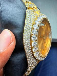 Montre de luxe sport moderne en acier inoxydable plaqué or jaune, personnalisée avec diamants Moissanite, cadran champagne et chiffres romains - Product Image 2