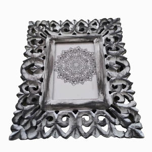 Cadre photo en bois contemporain, finition lisse et polie pour une présentation élégante - Product Image 5