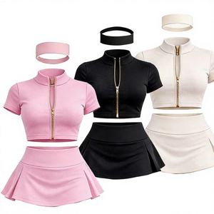 Ensemble de sport 3 pièces personnalisé pour femme, col halter, en toile, avec veste de yoga à manches courtes et fermeture éclair dorée, longueur au-dessus du genou - Product Image 4