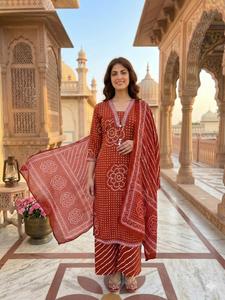 Ensemble traditionnel indien pour femme : Kurti, pantalon et dupatta en coton rouille, coupe régulière, longueur cheville, séchage rapide, imprimé, tenue décontractée - Product Image 3