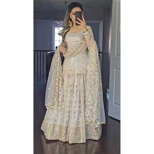 Nouvelle tenue de soirée Mayra Designer, haut, lengha et dupatta, taille S/36 UC-418 - Product Image 2