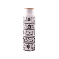 Bouteille d'eau en cuivre artisanale moderne et écologique pour une hydratation quotidienne, garde l'eau fraîche et élégante pour une utilisation quotidienne