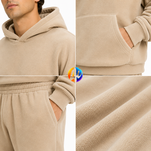 Combinaison en polaire surdimensionnée pour homme, offre un tissu en polaire doux, une coupe ample et décontractée, un toucher doux et une chaleur confortable pour les tenues décontractées et les activités de plein air. - Product Image 5