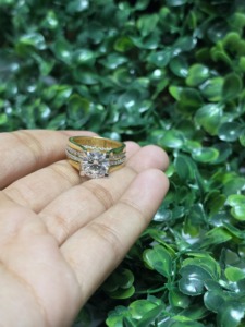 Bague de fiançailles et d'anniversaire de luxe en or jaune 14K plaqué rhodium avec halo double et diamant de laboratoire de 3,03 carats - Product Image 3