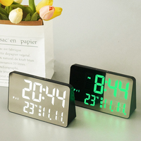 Calendrier numérique multifonctionnel avec horloge LED de température Réveil de chevet simple à 3 jeux avec affichage de la semaine Horloge intelligente