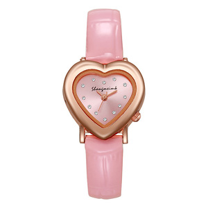 Reloj de Cuarzo para Mujer con Motivo de Corazón - Elegante Reloj de Moda Retro, Caja Delgada y Accesorio Diario Versátil - Product Image 5