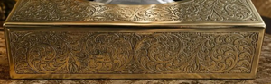 Porte-mouchoirs en laiton antique au design unique, idéal pour ajouter une touche d'élégance intemporelle à la décoration intérieure - Product Image 4