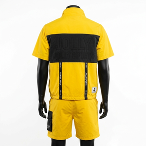 Conjunto Corto de Chaqueta y Pantalones Cortos Cortavientos para Hombre, en Poliéster Taslon Amarillo de 120 GSM, con Paneles en Contraste y Logotipo Personalizado - Product Image 2