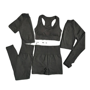 Vêtements de sport côtelés solides personnalisables pour femmes Ensemble de vêtements de yoga 4 pièces avec shorts Respirant et imperméable Vêtements de sport actifs - Product Image 3