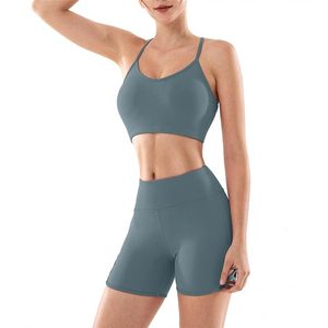 Ensemble de yoga pour femme, couleur unie, débardeur à col rond et short taille haute, ajusté, anti-humidité, respirant, séchage rapide, 100% coton, personnalisable pour équipe - Product Image 2