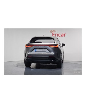 Lexus NX Premium 2024 con Cámara Trasera, Asientos de Cuero, Volante a la Izquierda - 24,759 km - Product Image 4