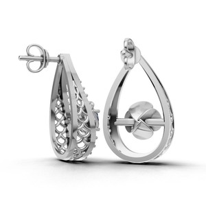 Boucles d'oreilles clous en or 18 carats style classique avec diamant de laboratoire bleu en forme de goutte d'eau florale - Product Image 3