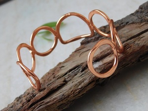 เครื่องประดับทองแดงตกแต่งแบบกำไลข้อมือ สำหรับสวมใส่ทุกวัน จำหน่ายจำนวนมาก กำไลทองแดงรูปทรงเรขาคณิตที่มีเอกลักษณ์ - Product Image 4