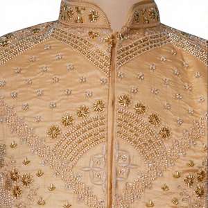 Élégant sherwani beige indo-occidental pour hommes, orné de broderies de perles et de paillettes, tenue royale pour marié, idéal pour les mariages et les festivités. - Product Image 4