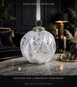 Boule de Noël en verre moderne blanche, ornement suspendu, fabriqué à la main, décoration d'intérieur - Product Image 1