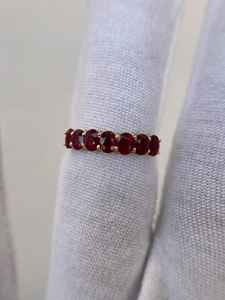 Anillo Sofisticado de Rubí Natural, Corte Ovalado, Media Eternidad, Plata de Ley 925, Chapado en Oro de 14K, para Compromiso o Propuesta de Matrimonio - Product Image 4