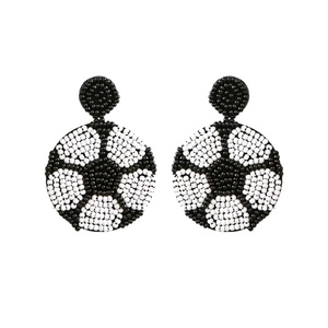 Boucles d'oreilles ballon de football perlées à la main, qualité export, noir et blanc, pour femmes adultes, bijoux tendance pour le jour du match, vente en gros, fabriqué en Inde - Product Image 1
