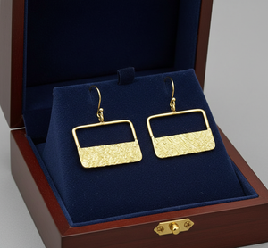 Boucles d'oreilles pendantes rectangulaires en laiton faites à la main, résistantes au ternissement, style bohème géométrique contemporain, bijoux de fête pour femmes - Product Image 2