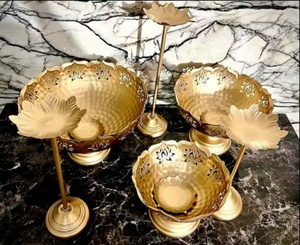 Soporte de Metal Dorado Duradero para Velas de Té con Forma de Flor de Loto, Base para Velas Rangoli, Centro de Mesa Floral Hecho a Mano para Bodas y Hogar - Product Image 5