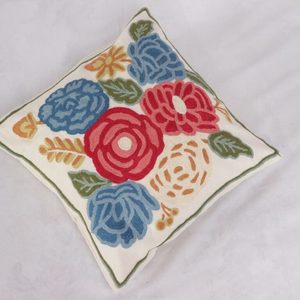 Housse de coussin brodée florale artisanale de luxe en coton, housse de coussin décorative pour salon, sur mesure, faite main, point de chaînette - Product Image 4