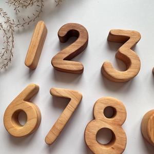 Letras del Alfabeto de Madera Hechas a Mano Ecológicas y Elegantes, Letras Iniciales Decorativas de Forma Cuadrada, Arte Mural Moderno - MN EXPORTS MNE-2010 - Product Image 1