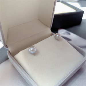 Boucles d'oreilles en perles de chanvre argentées claires inspirées de l'eau de mer abondante, 6-8 mm, argent pur, simples et compactes, bijoux pour l'oreille - Product Image 1