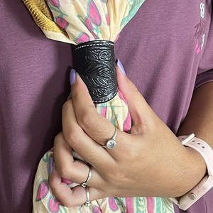 Nouveau porte-bandana en cuir fait main, style western, avec anneau floral, élégant, pour tenues de cowgirl et de cowboy - Product Image 4