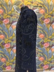 ชุดเจ้าบ่าว TR Lachka Base Midnight Navy Sherwani ลายกวาง Majestic Deer Motif ประดับลายดอกไม้สไตล์บาโรก พร้อมลายเงาแบบ Shadow Work - Product Image 2