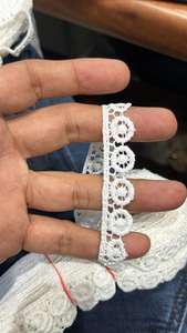 Dentelle en coton épais idéale pour les tenues de mariage, les bordures de chemisiers et les vêtements ethniques. - Product Image 3