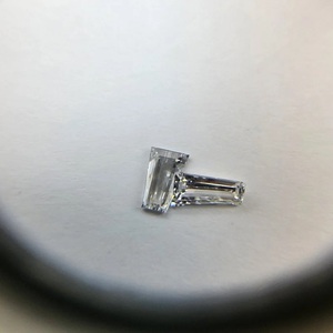 Diamants de laboratoire R&K GEMS taille baguette conique, couleur fantaisie claire, taille personnalisable pour la fabrication de bijoux - Product Image 3