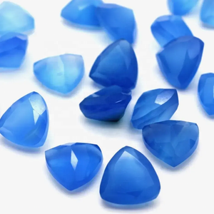 พลอยแคลเซโดนีสีน้ำเงินธรรมชาติขนาด 6 มม. ทรงสามเหลี่ยมเหลี่ยมเพชรพลอย  ได้รับการรับรอง  ทำด้วยมือ  จากผู้จัดจำหน่าย - Product Image 1