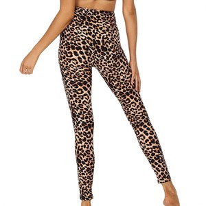Fournisseur en gros de leggings de yoga pour femmes imprimés par sublimation, fabricant de leggings de fitness sur mesure du Pakistan - Product Image 4