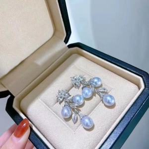 Pendientes Colgantes de Plata de Ley S925 de 11-12 mm con Luz Fría Similares a la Perla Blanca Australiana Producto de Alta Calidad Impecable - Product Image 3