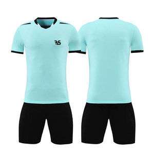 Ensemble de maillot et short de football pour homme à séchage rapide, léger, parfait pour les entraînements intenses et les matchs en plein air - Product Image 1
