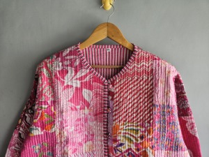 Veste courte matelassée rose patchwork pour femme, col en V, manches trois quarts, coton, automne, avec fermeture boutonnée, CADEAU POUR ELLE - Product Image 2