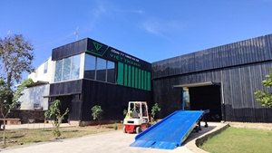 Rampe KONJO - RE 10 tonnes Rampe de quai de chargement portable réglable avec sol en maille antidérapante Pompe hydraulique électrique Garantie 1 an - Product Image 6